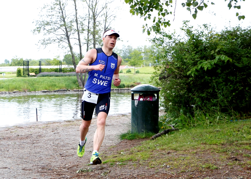 Grinet. Morgan Pätsi med sitt patenterade ansiktsuttryck under löpningen.  Foto: Eric Fiedler