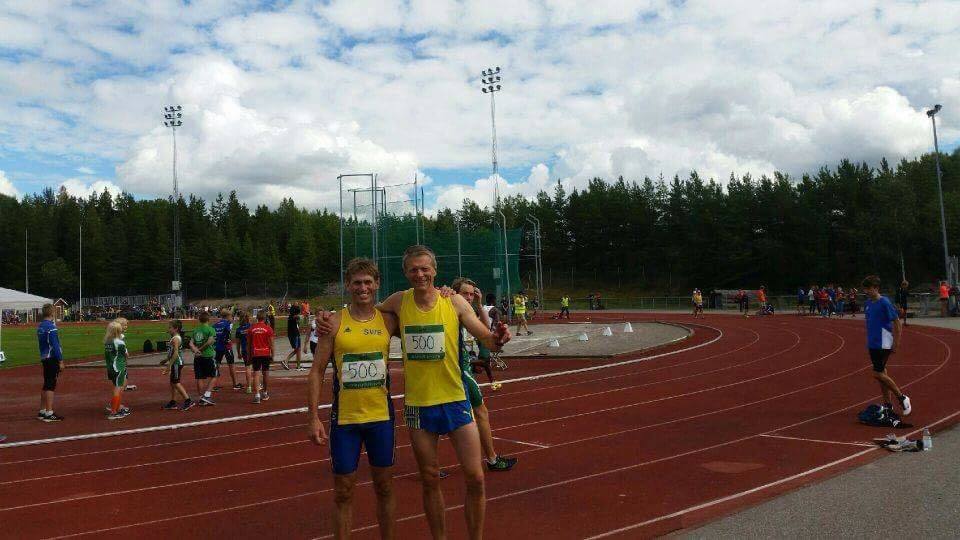 Patrik Johansson och "arrangören" Gunnar Durén efter världsrekordet. Foto via Per Börjesson