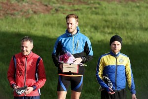 Pallen: Tvåan Johan Ingjald, vinnaren Mattias Nätterlund och trean Dan Bäck.  Foto: Alexander Lindhe