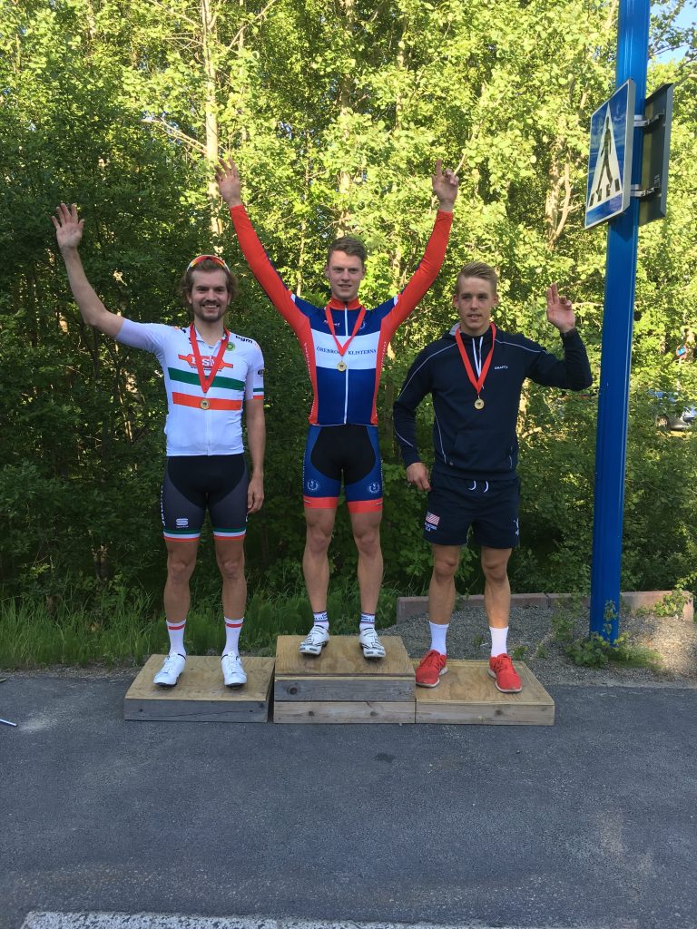 Cykelsäsongens första lopp, cykelsäsongens första seger för Adam Axelsson. Foto: Privat