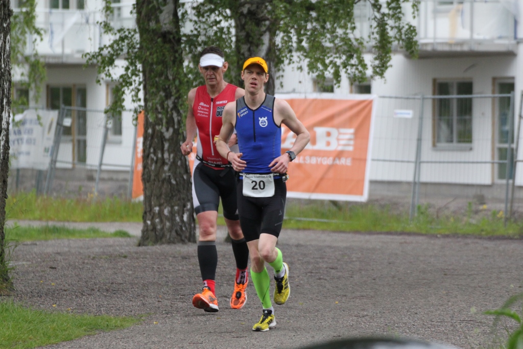 Mot H35-pallen. Mikael Spiris avslutade fint och knep andraplatsen i H35-klassen (men då var en H35:a som Morgan Pätsi exempelvis anmäld i ordinarie seniorklassen).  Foto: Maria Åström