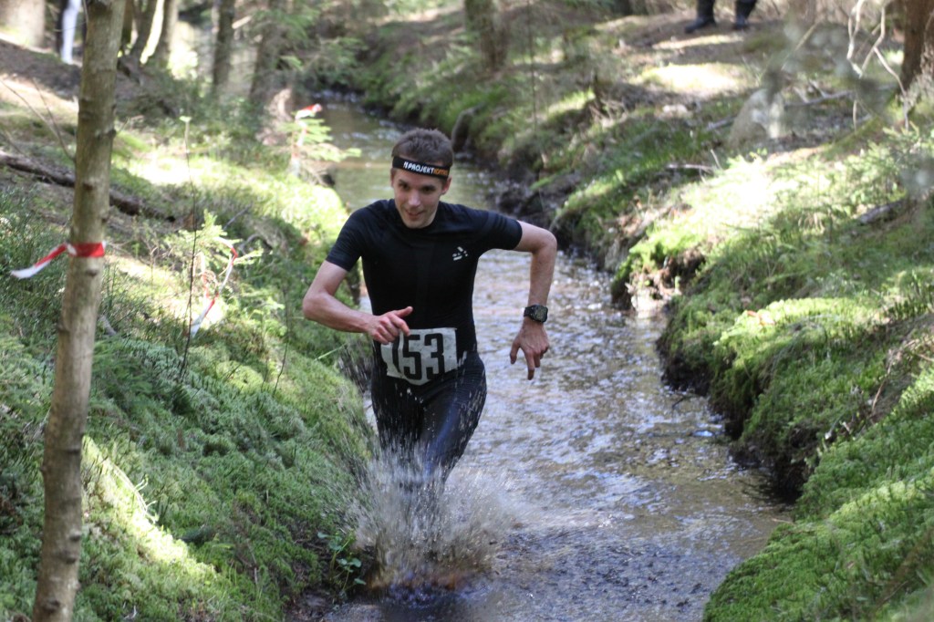 Emil Lauri i den första, långa bäcken. Flög fram, enligt uppgift.  Foto: Maria Åström