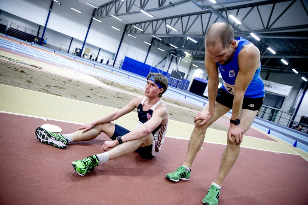 Landslagslöparna Martin Regborn och Erik Anfält pustar ut efter loppet. Foto: Veronika LJjng Nielsen