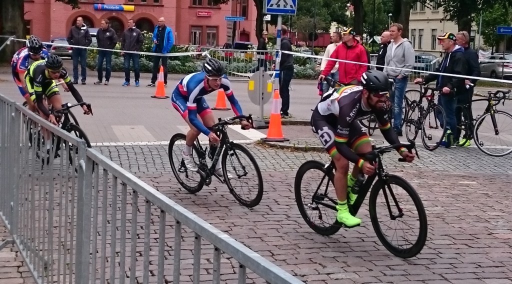 Adam Axelsson mot mål i Örebrocyklisternas dress. Foto: Jon Olsson