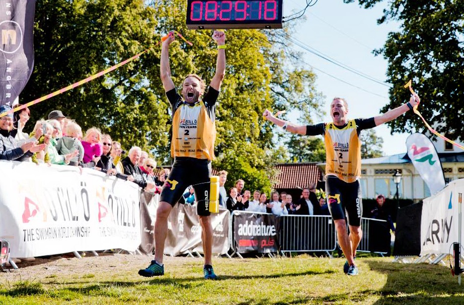 Efter ett dramatiskt herrlopp tog Björn Englund, tvåa i fjol, sin tredje seger i Ö till ö. Den här gången i par med kanadensaren Paul Krochak.  Foto: Veronika Ljung-Nielsen