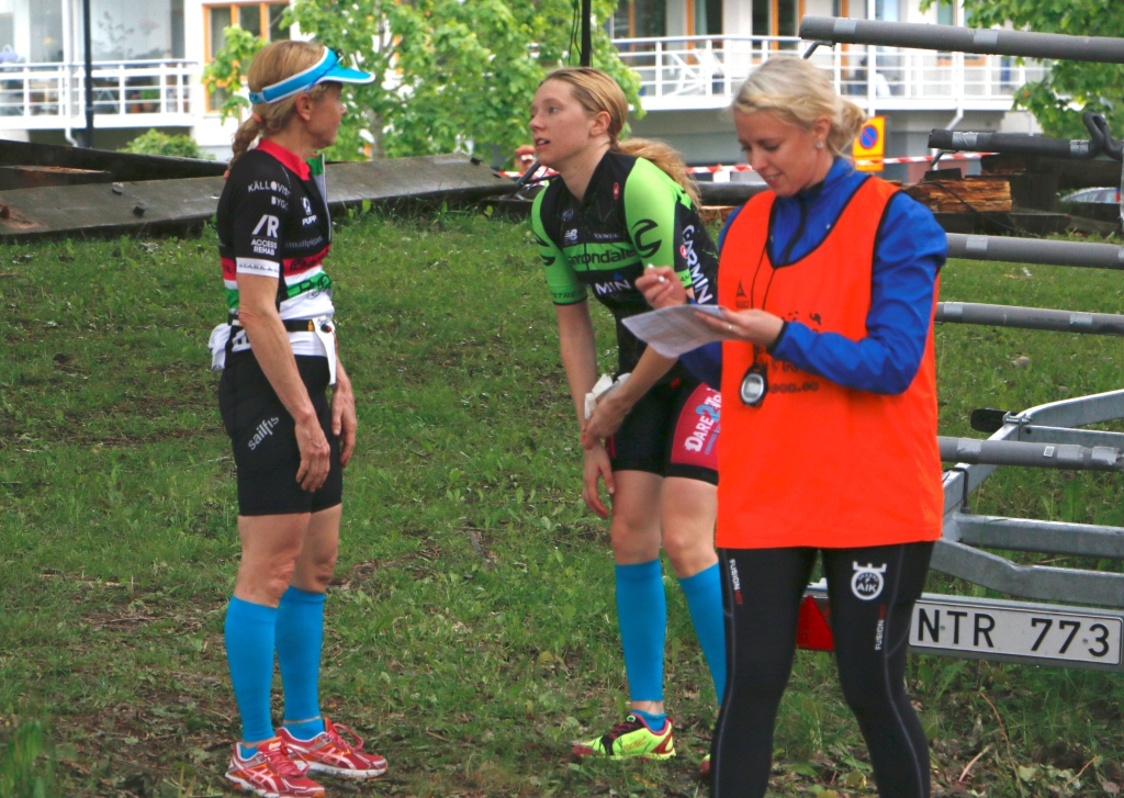 Gammal är äldst. Lotta Nilsson, 50, sprang om och förbi sin dotter Bibben Nordblom och blev tredje bästa dam. Efteråt talade de ut i målfållan.  Foto: Eric Fiedler
