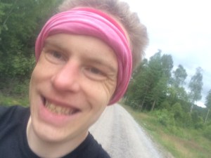 En fighterbild på varv tolv, det första där jag hade med telefonen (eftersom jag unnade mig loppets [och löparlivets] första poddlyssning).  Foto: Selfie
