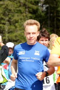 Start nummer sju, ett 50-tal ger sig ut mot maratondistansen.  Foto: Maria Åström