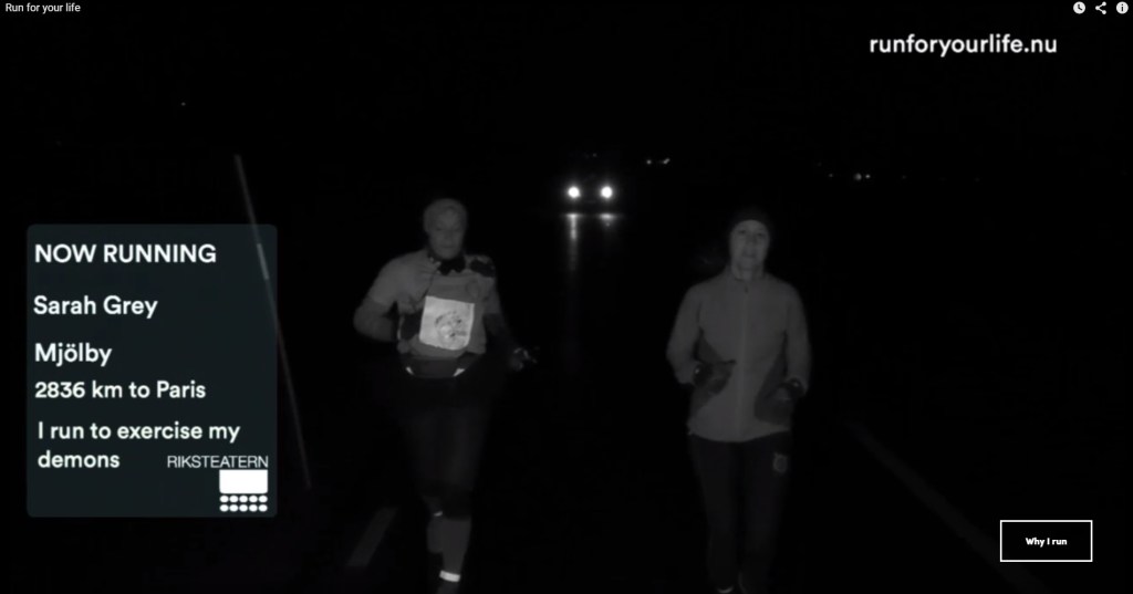 Sarah Grey och Sara Richert springer genom natten. Faksimil: runforyourlife.nu