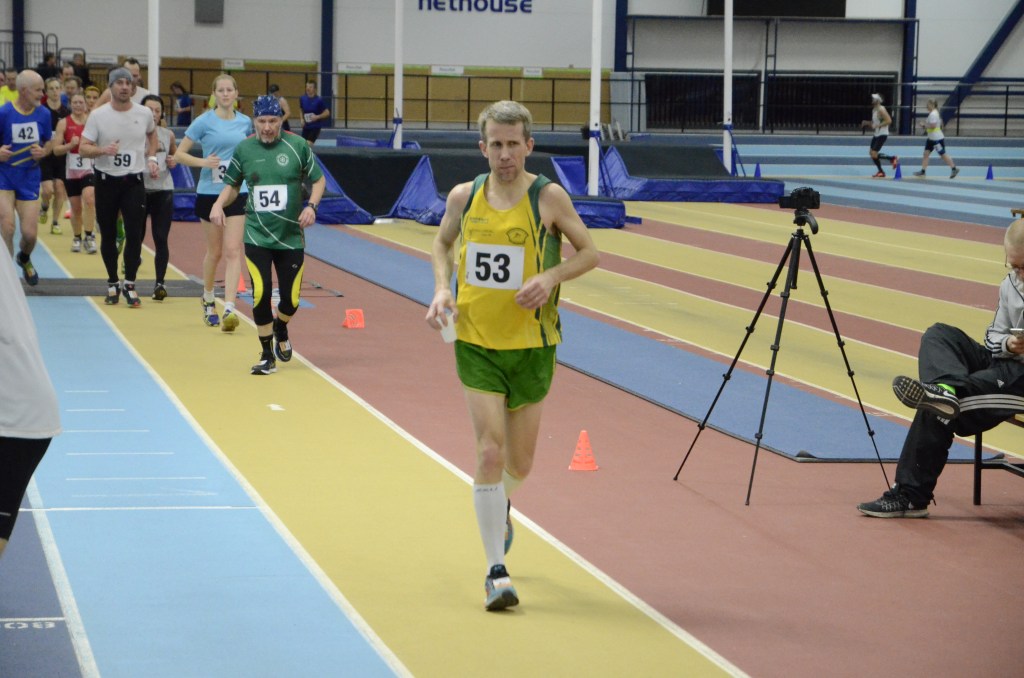 Tomas Fridh tvingades växla över till gång när magen kraschade, och fick nöja sig med en andraplats i årets Decembermarathon.  Foto: Jonas Brännmyr