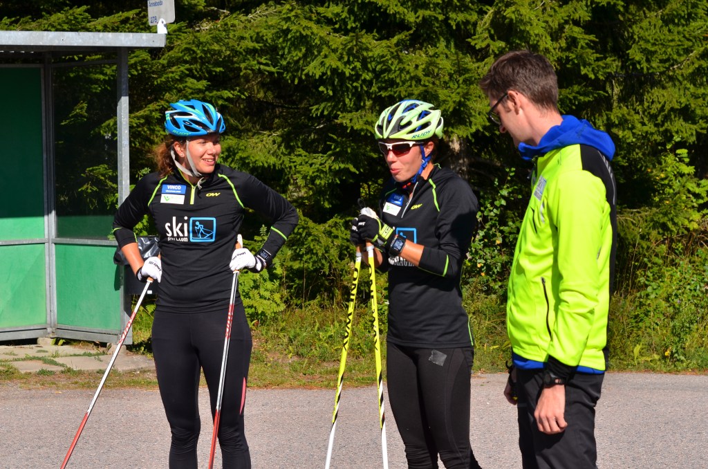 Olivia Hansson, Sara Lindborg och Johan Kask vid Skistart-Bergslagens träningshelg i Ånnaboda för två veckor sedan. Foto: Skistart-Bergslagen