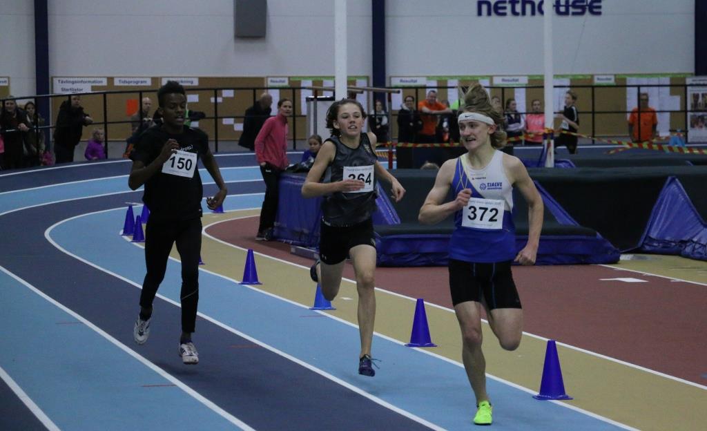 Tjalves Simon Hjortmark tog tredjeplatsen före Thorens Wilhelm Bergentz och KFUM:s Amin Abidrahman.  Foto: Jonas Brännmyr